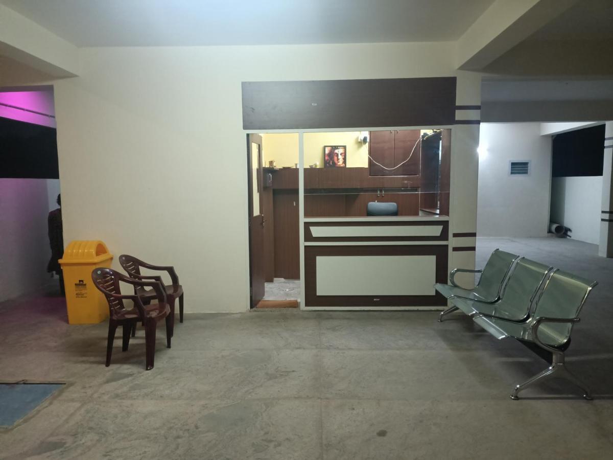 Four Seasons Home Stay 蒂鲁帕蒂 外观 照片